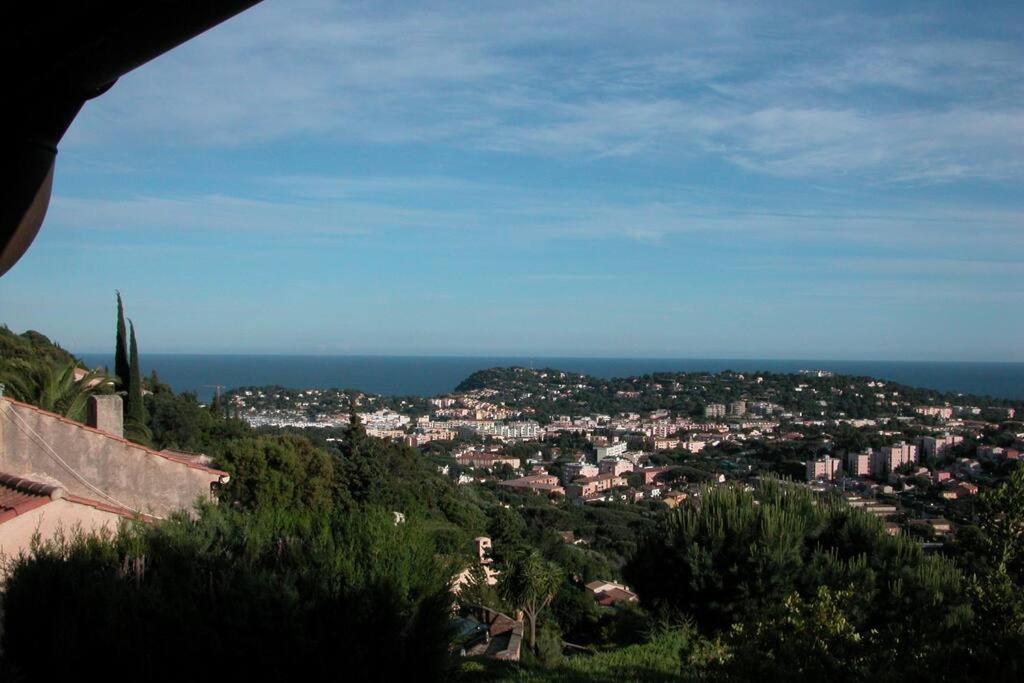Appartement Rez De Jardin Dans Villa Vue Mer Cavalaire-sur-Mer Luaran gambar